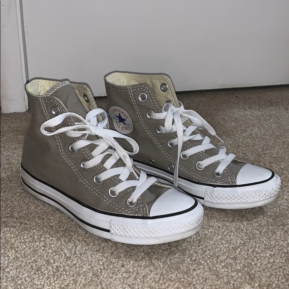 Women’s sz. 5 gray high top Converse Chuck Taylors